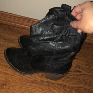 Size 7 short black cowboy boots